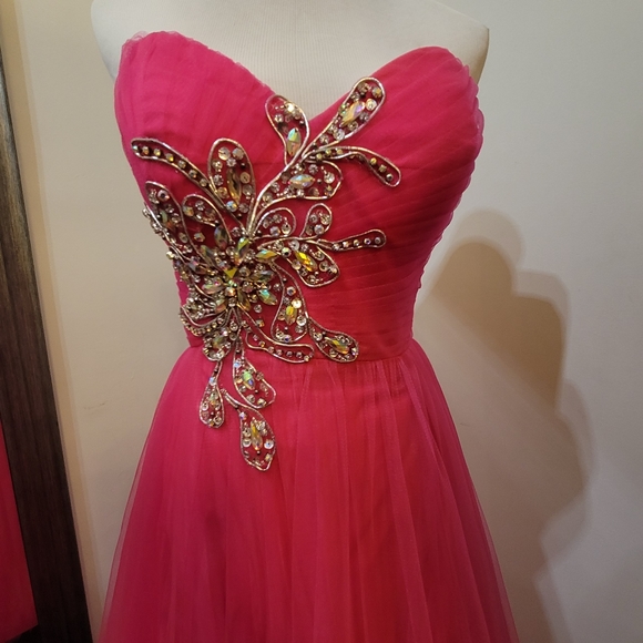 Prom special occasion gown - Picture 2 of 9